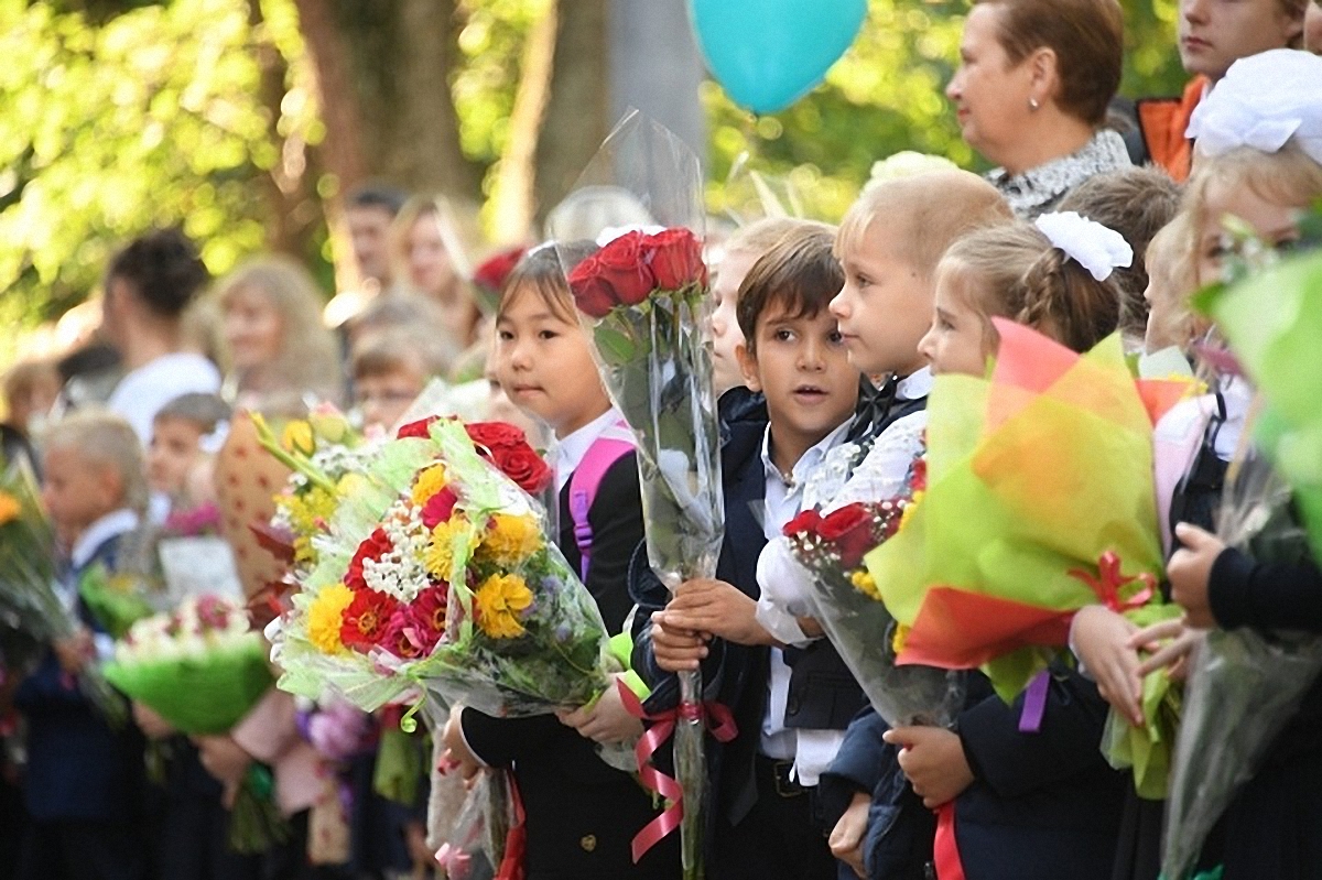 На линейке в России запустили в небо "праздничную пятерку", но она стала двойкой (видео) - фото 1
