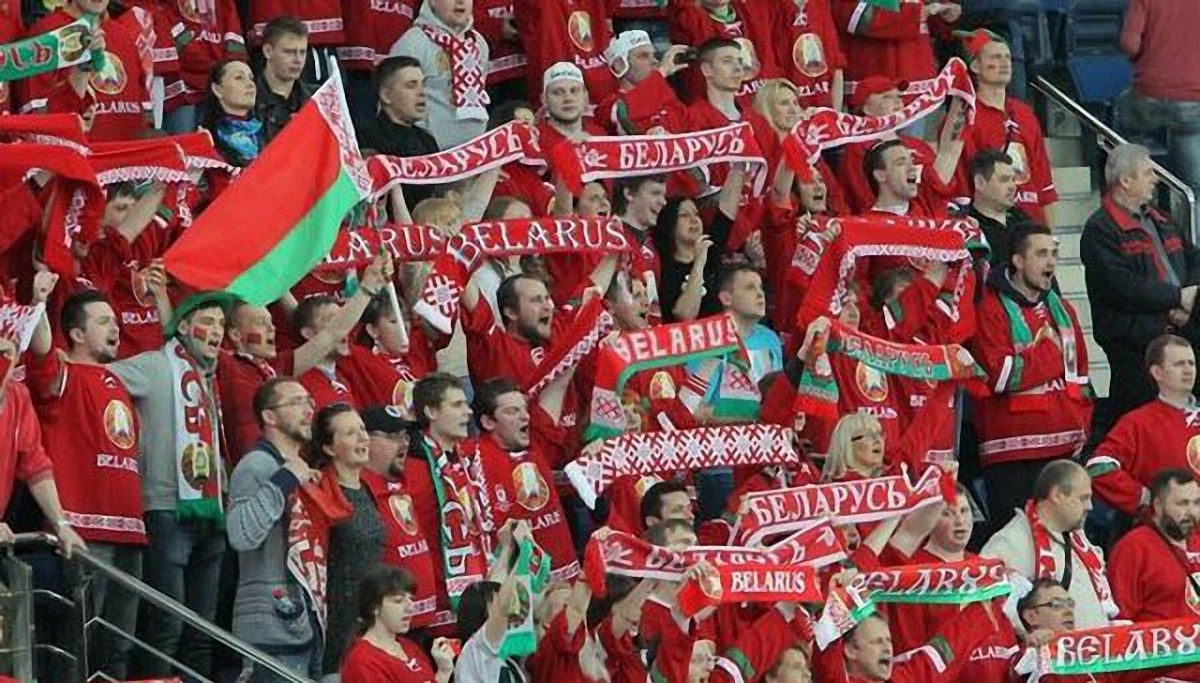 Белорусские фанаты исполнили антироссийскую кричалку - фото 1