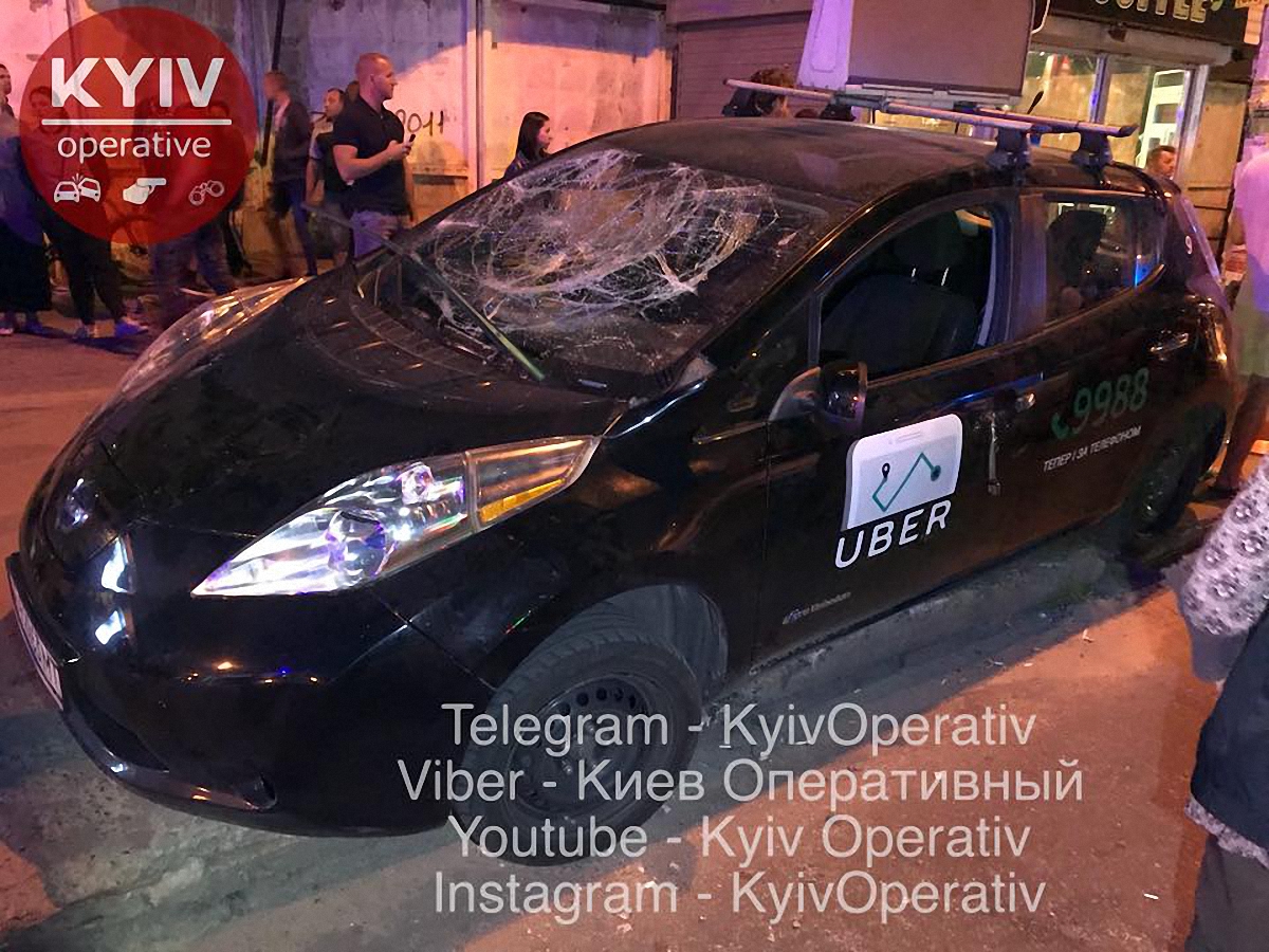Последствия аварии недалеко от метро Минская  - фото 1