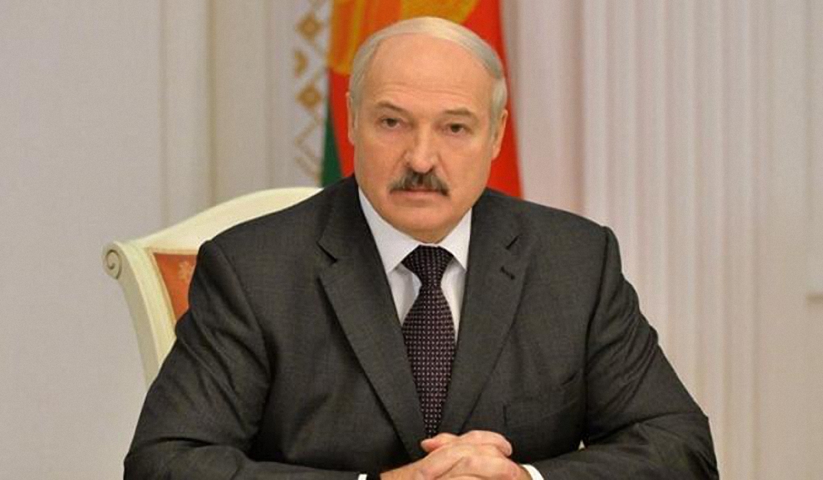 Лукашенко заявил о большом потоке оружия из Украины - фото 1