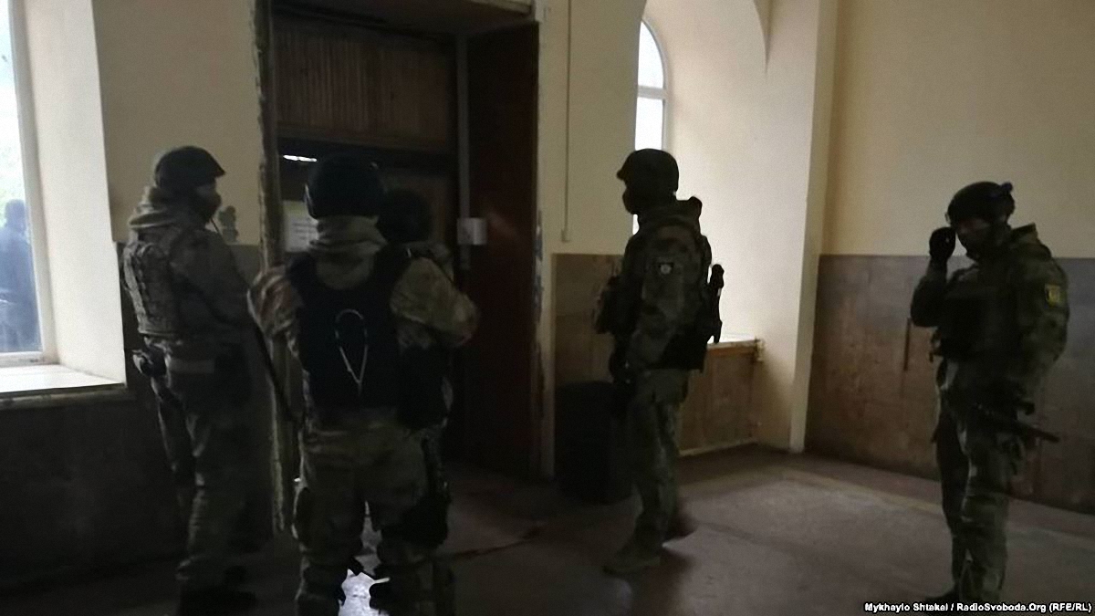 Подразделения полиции оцепили больницу в Одессе  - фото 1