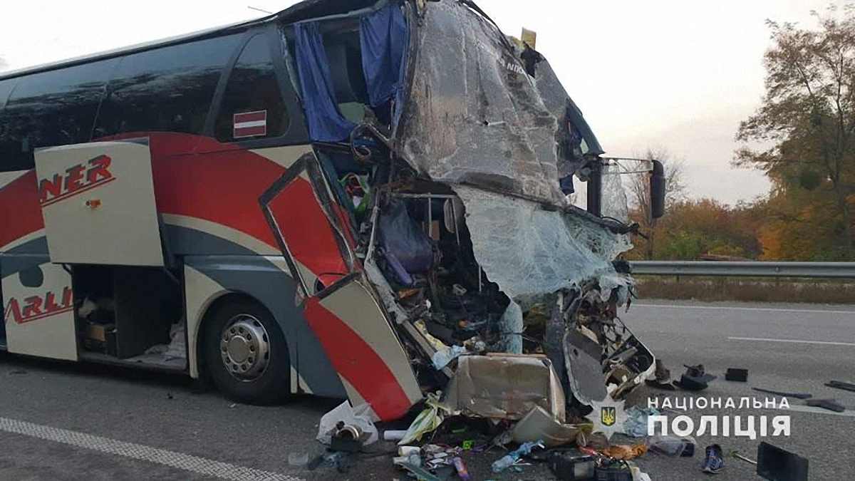 Водитель "Неоплана" утверждает, что ему не дали отдохнуть перед поездкой - фото 1