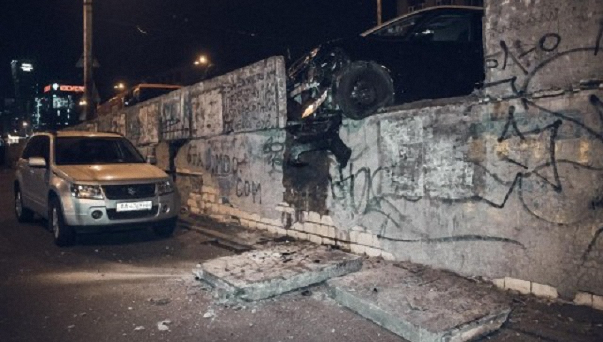 ДТП на Шулявском мосту: в больнице умер пострадавший - фото 1