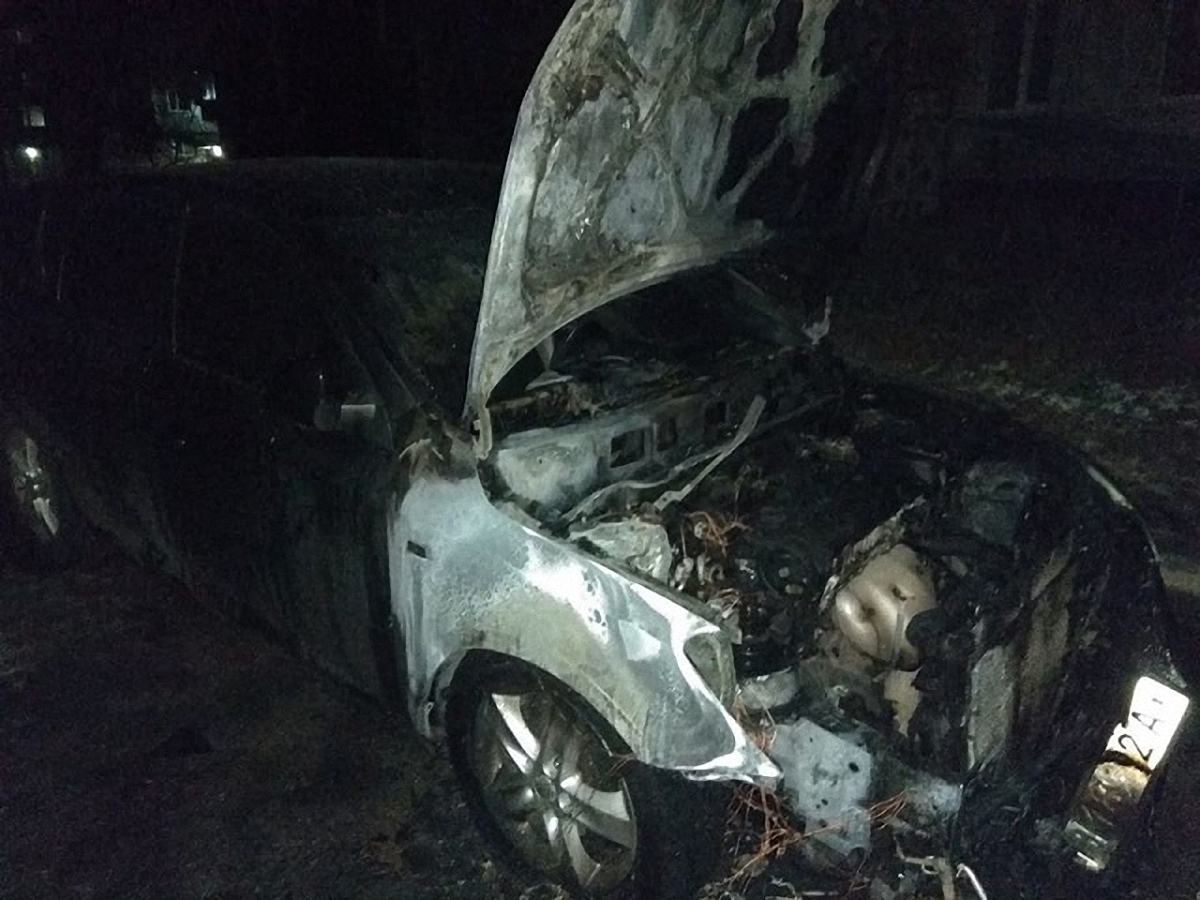 В Шостке подожгли авто депутата горсовета - фото 1
