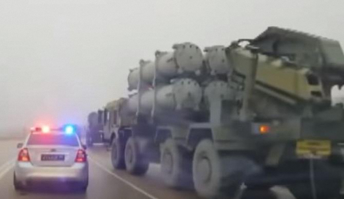 Русские продолжают пичкать Крым вооружением - фото 1