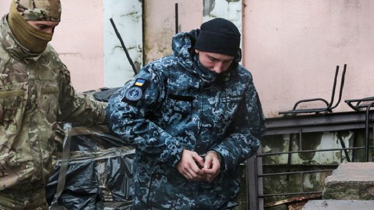 Украинские курсанты поддержали захваченных в плен моряков - фото 1