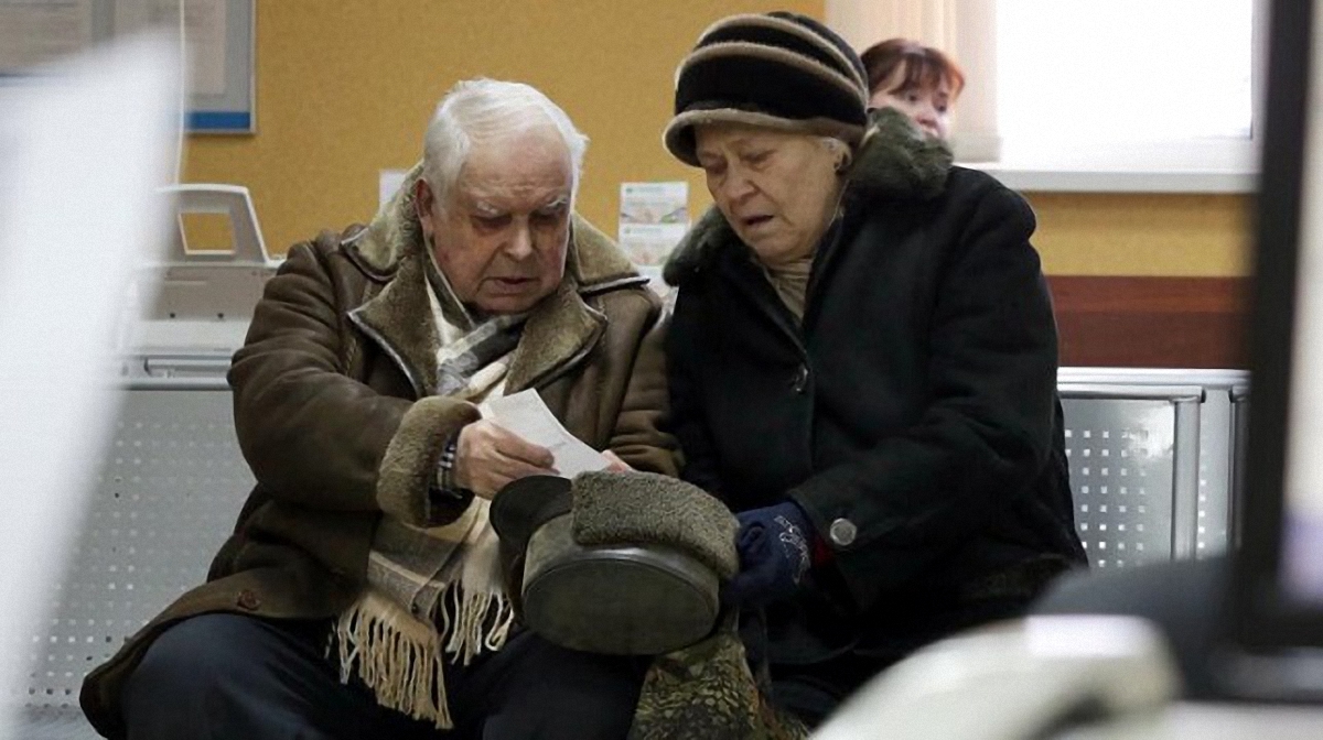 Украинцам повысили пенсии на три буханки хлеба - фото 1