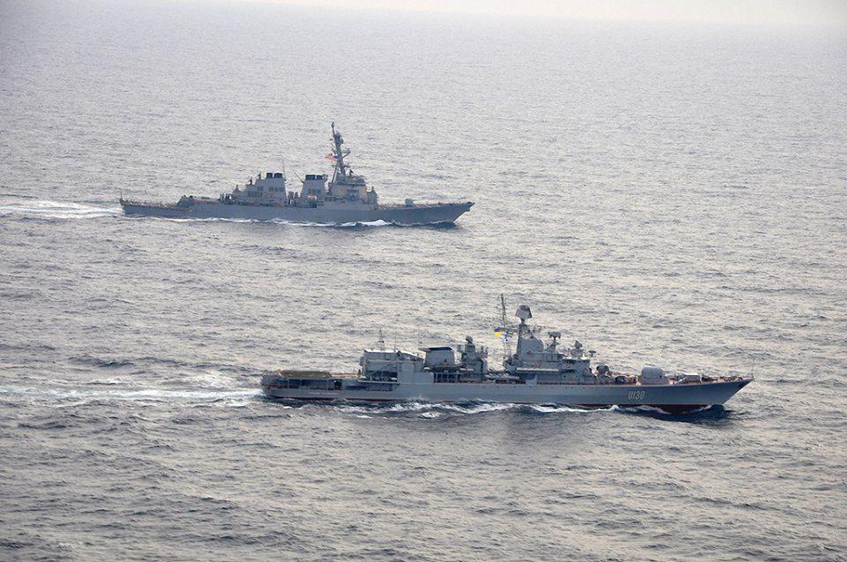 Порошенко хочет, чтобы корабли НАТО поддерживали порядок в Азовском море - фото 1