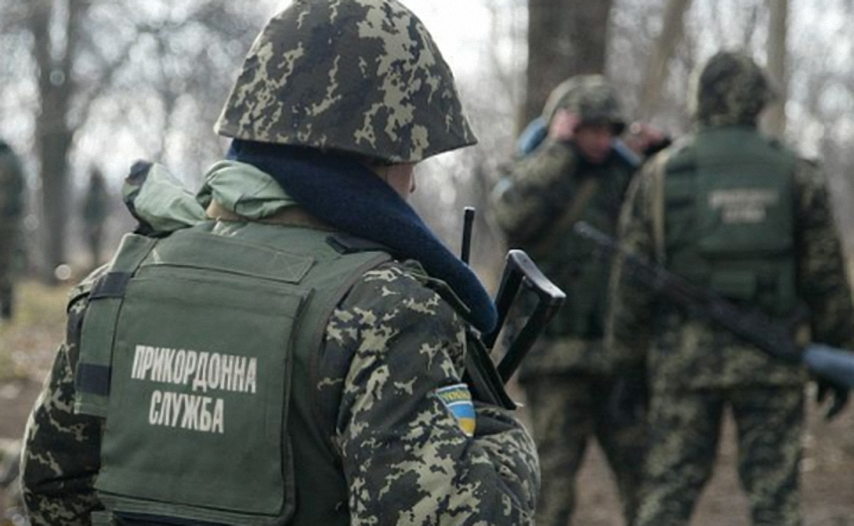 Военное положение в Украине: на границе не пропустили 900 россиян - фото 1