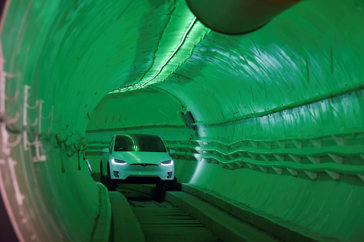 Илон Маск наконец-то открыл свой первый подземный скоростной тоннель под Лос-Анджелесом - фото 1