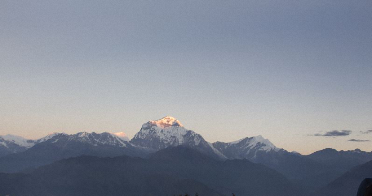Автобус со студентами рухнул с 700-метровой высоты в Непале: более 20 погибших - фото 1