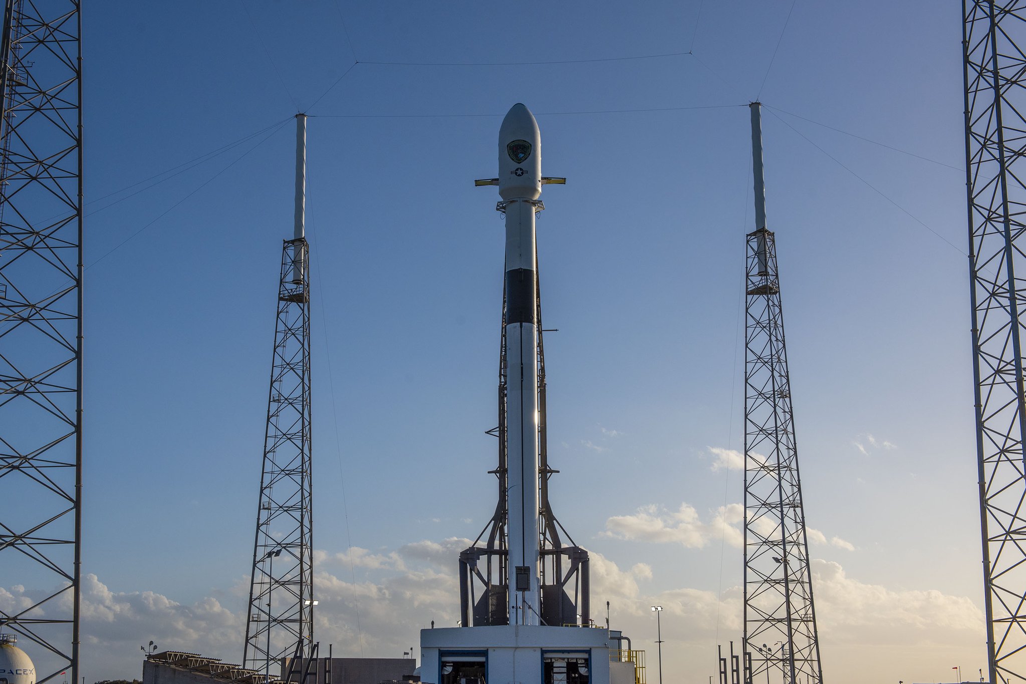 Ракета Falcon 9 вывела на орбиту первый спутник третьего поколения (видео) - фото 1