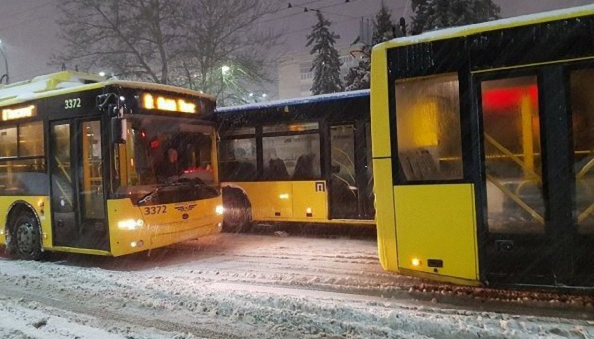В Киеве изменили движение общественного транспорта - фото 1