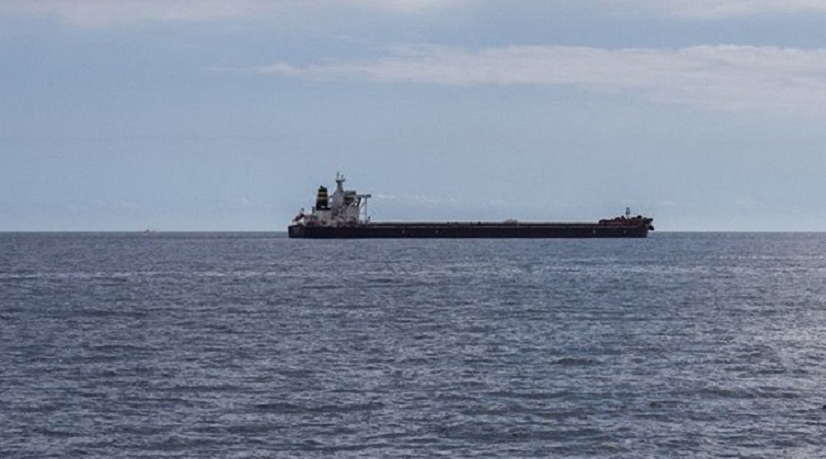 В заливе Атлантического океана захватили судно с русскими - фото 1