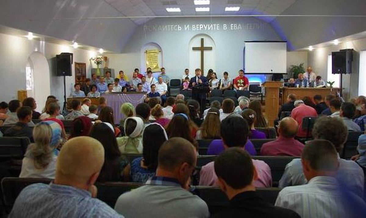 В Крыму запретили деятельность баптистов - фото 1