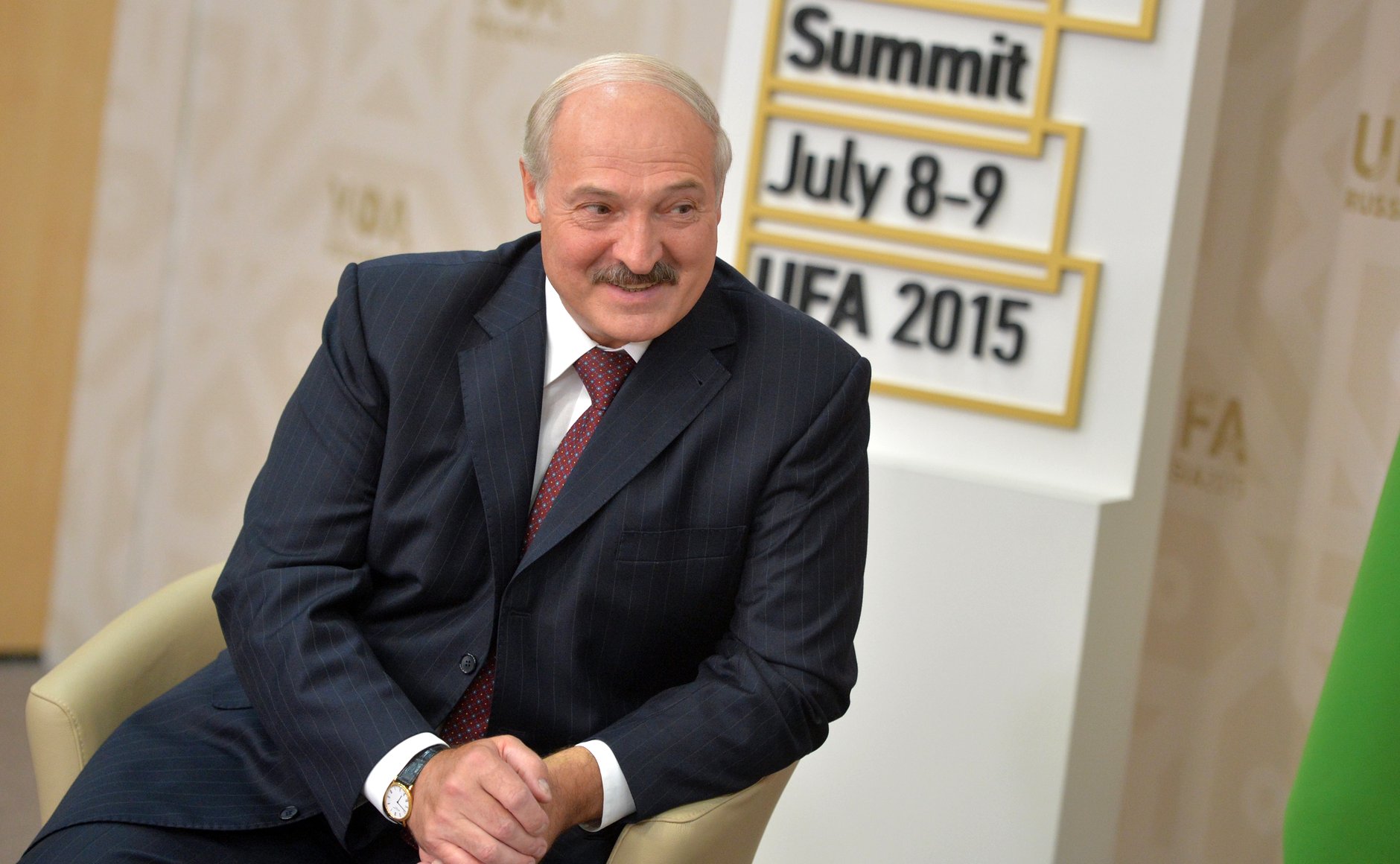 Лукашенко заявил, что в Белорусь из Украины поступает оружие - фото 1