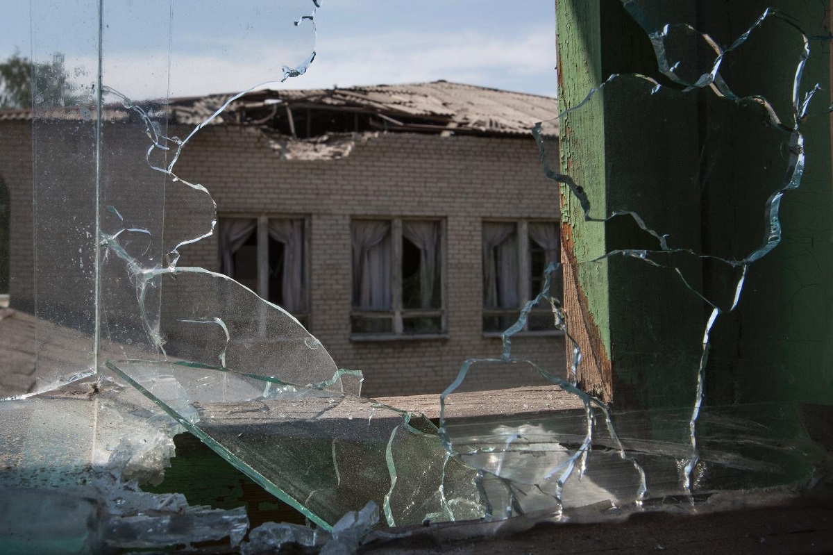 В Луганской области обстреляли школу - фото 1