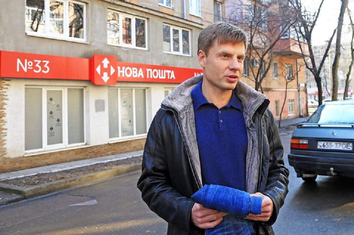 Нардеп от БПП отправил Тимошенко чудодейственные джинсы - фото 1