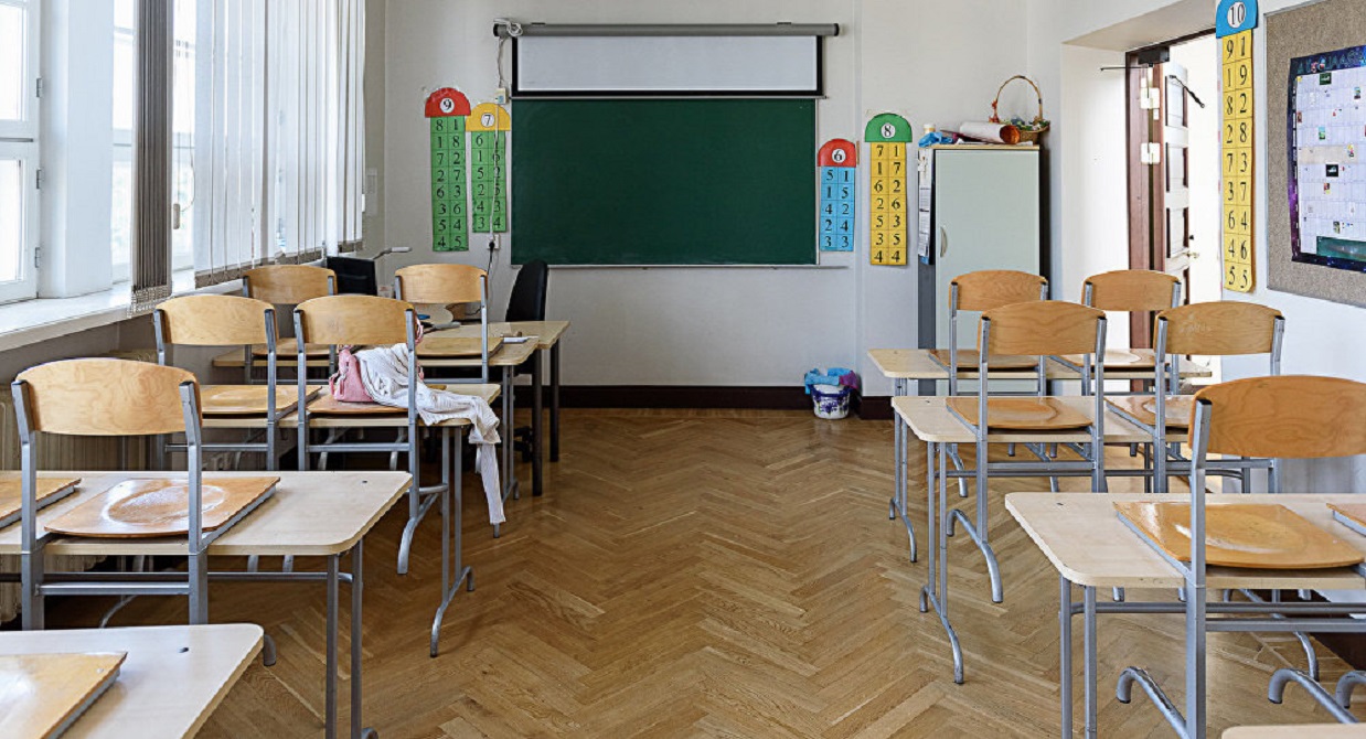 Во Львовской области сотни школ закрылись из-за кори, гриппа и ОРВИ - фото 1
