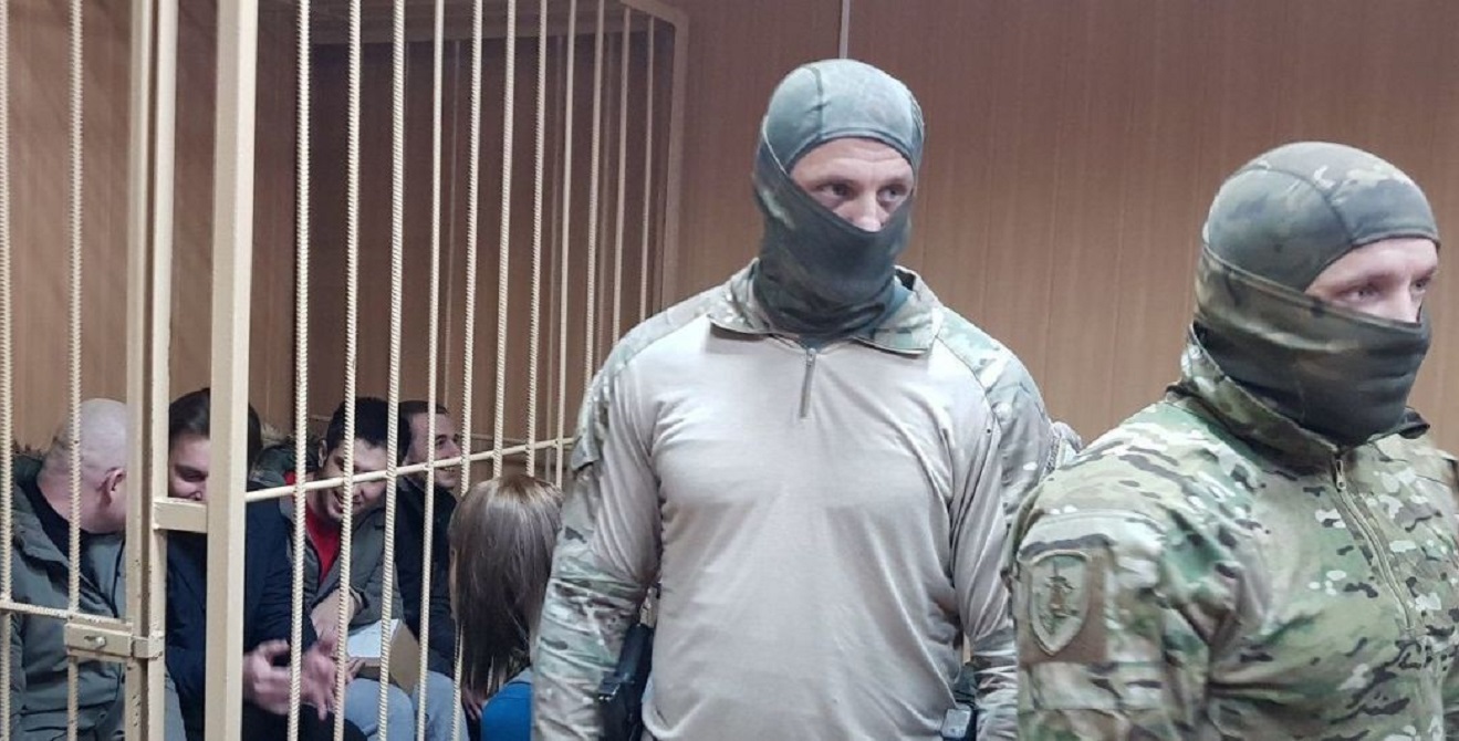 Российский суд продлил арест еще 4 морякам из Украины - фото 1