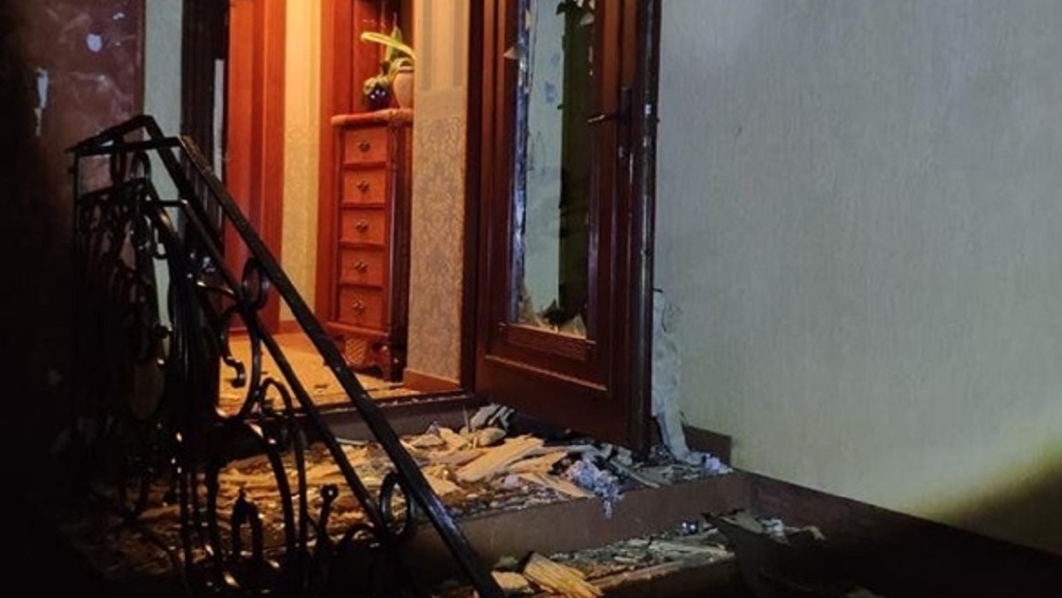 На Закарпатье из гранатомета обстреляли жилой дом - фото 1