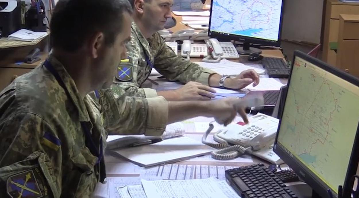 Украинские военные следили за российским самолетом - фото 1