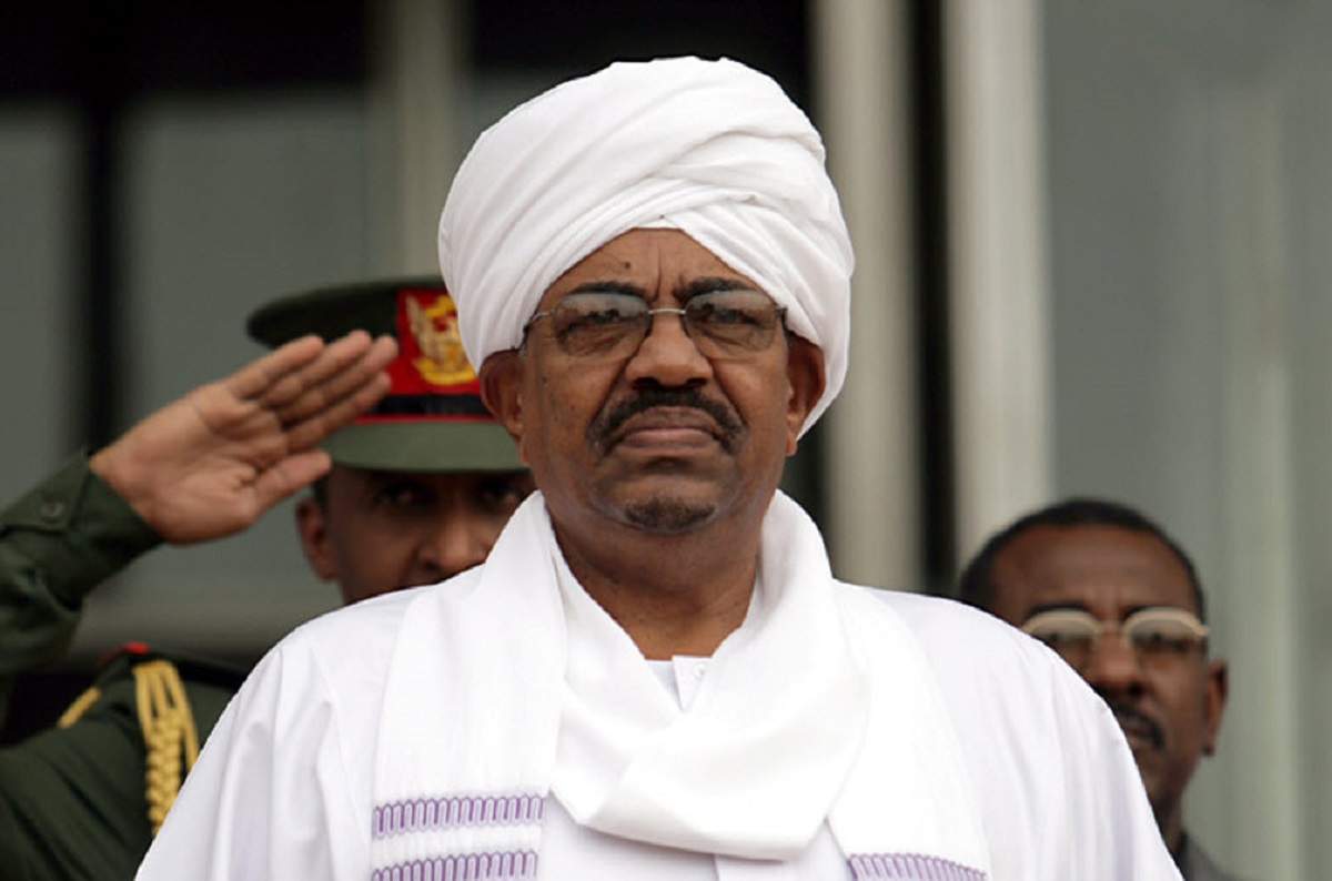 Уходить не собираюсь: президент Судана ответил на протесты граждан режимом ЧП - фото 1