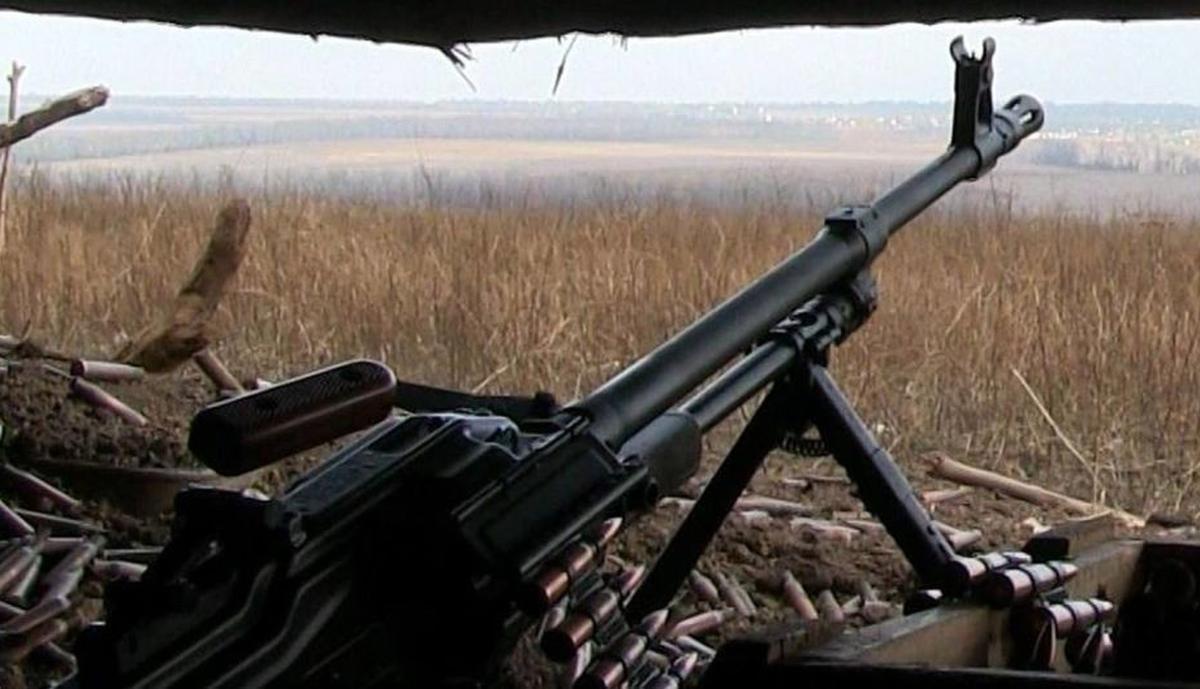 Террористы жестко обстреливают позиции ООС на Донбассе - фото 1