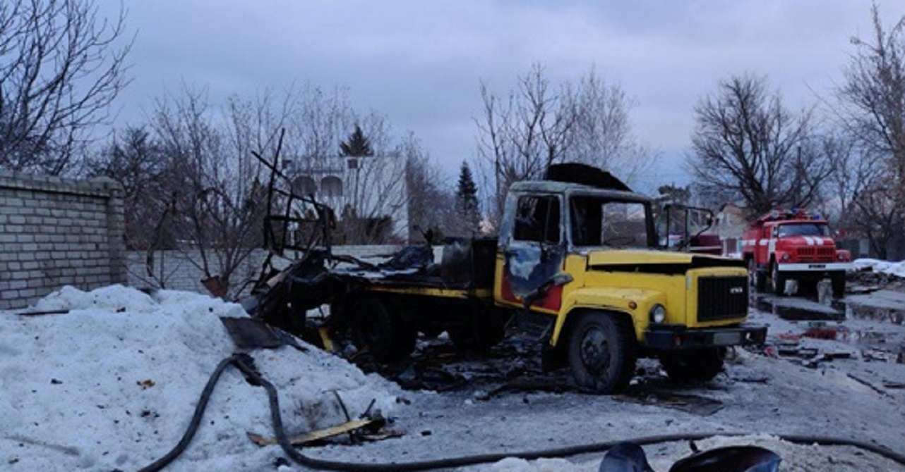 В Харькове во время ремонта водопровода взорвалось авто, пострадали люди - фото 1