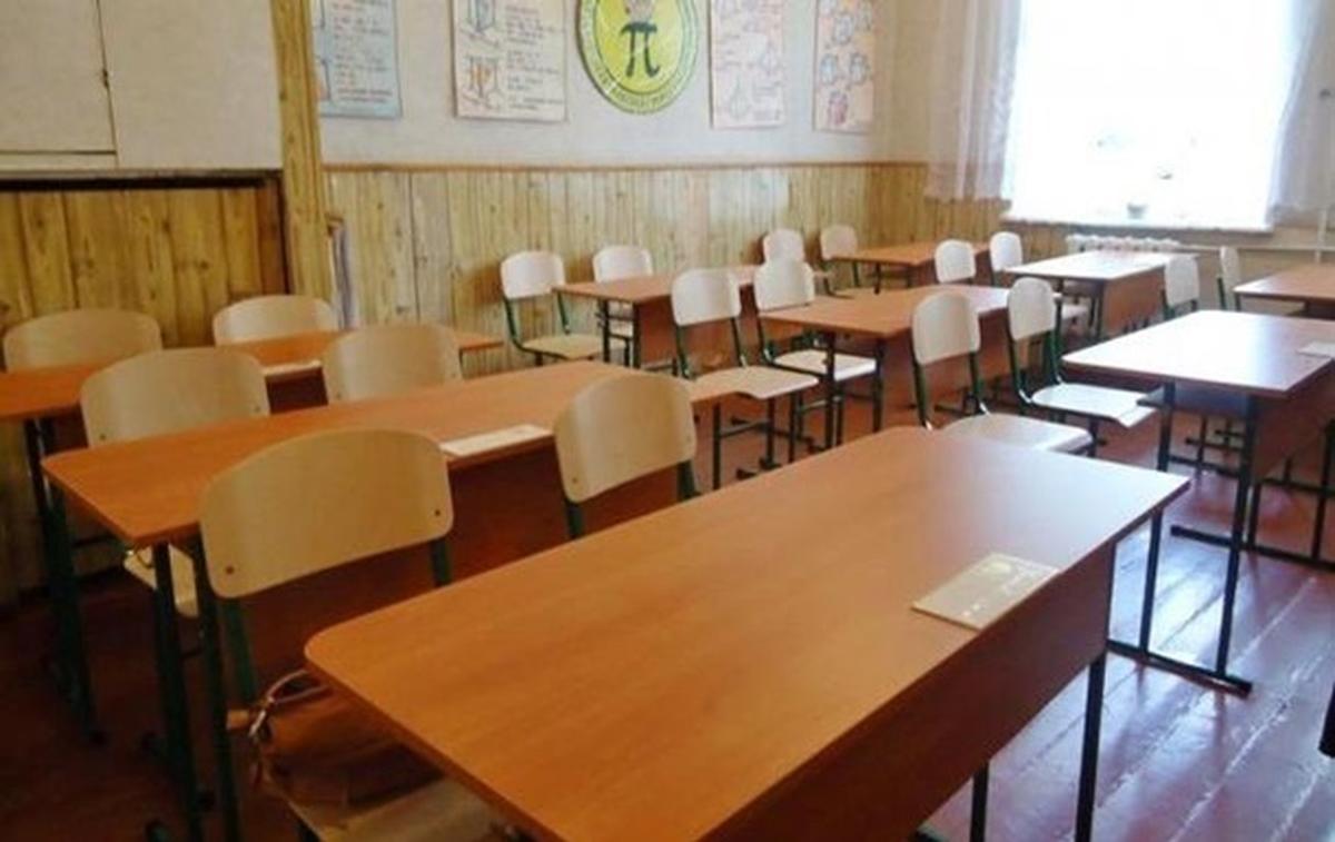 Из-за распыленного газа в школе Черновцов отменили занятия - фото 1