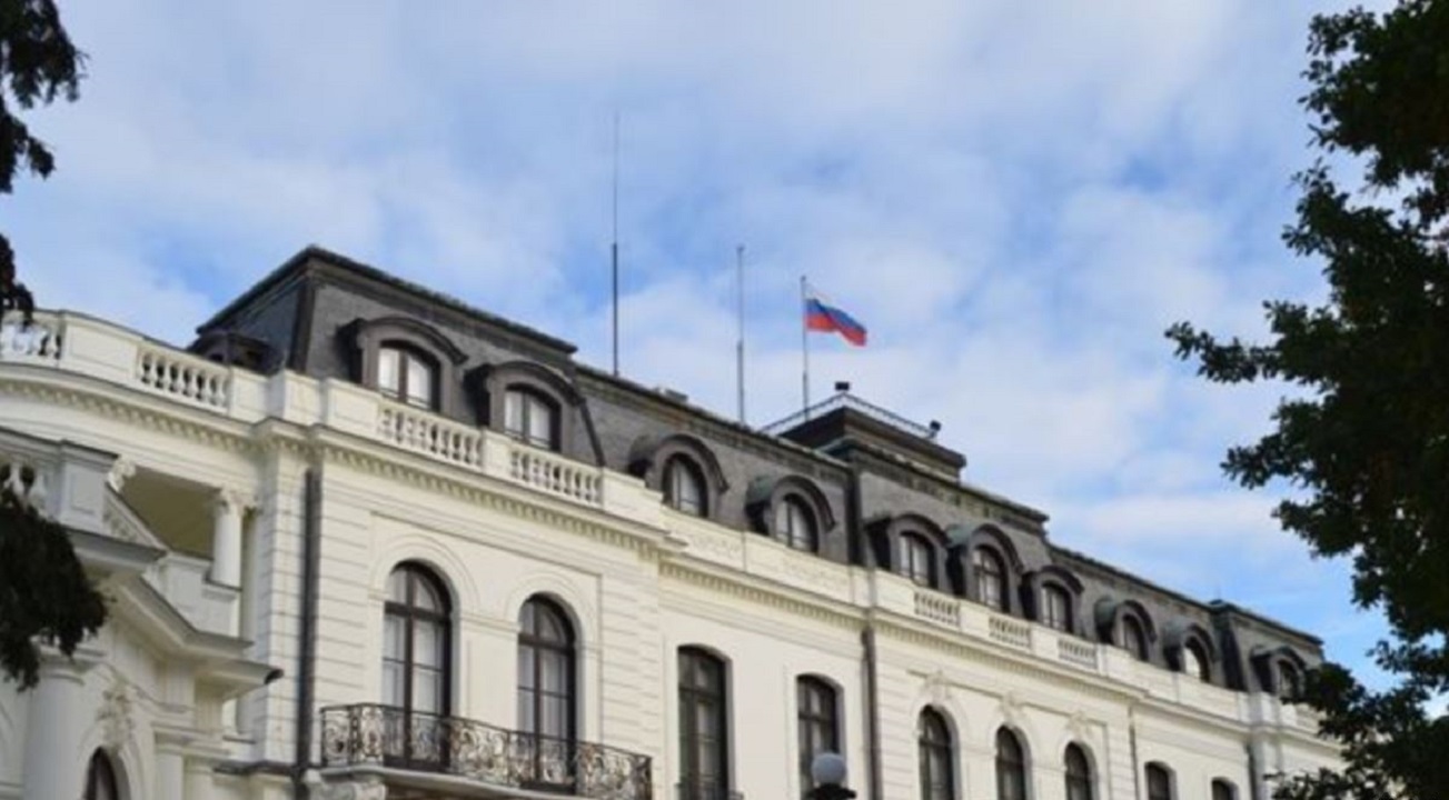 Русские дипломаты зарабатывают на бесплатных квартирах в Чехии - фото 1