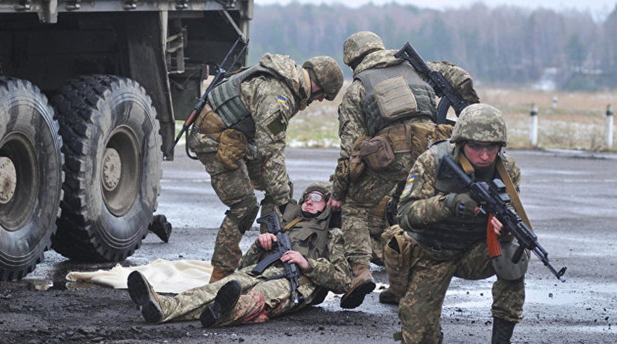 Российские террористы ранили двоих бойцов ООС - фото 1