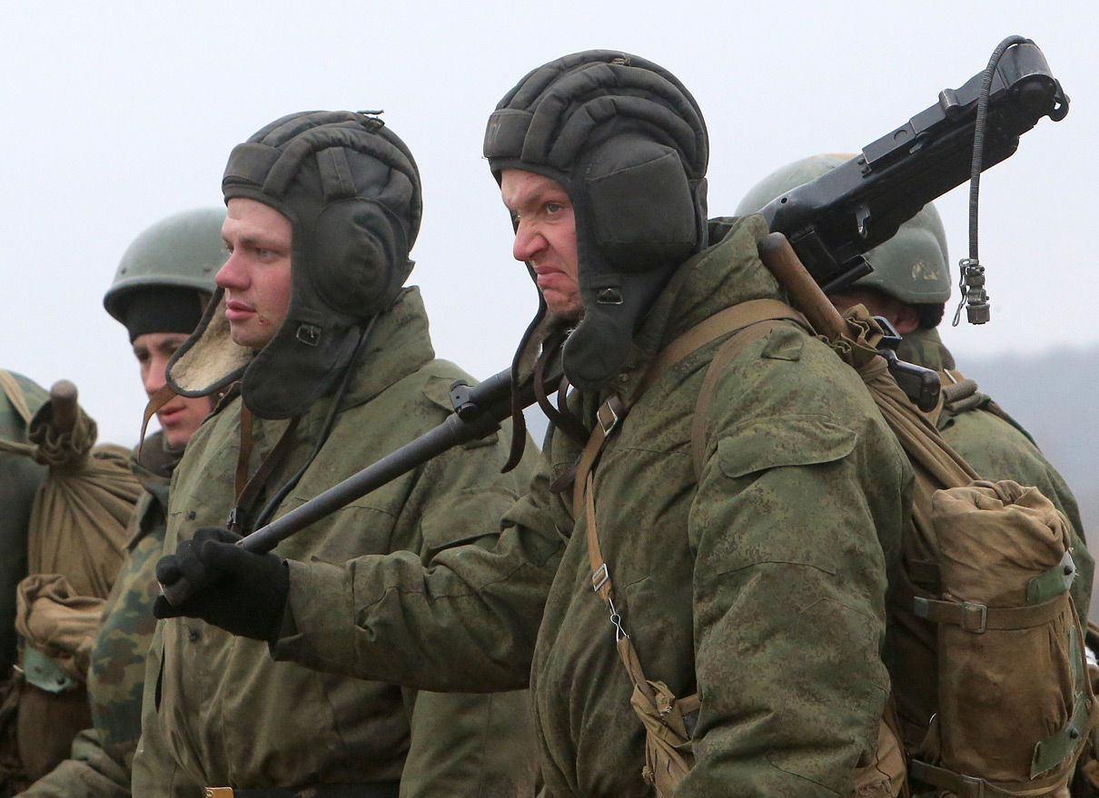 У русских солдат отбирают мобилы и фотоаппараты - фото 1