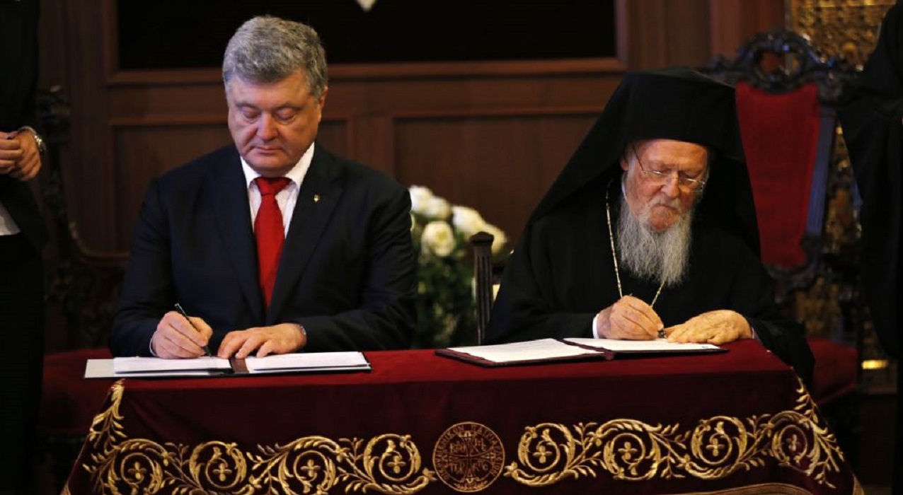 Какой договор подписали Порошенко и Варфоломей - фото 1