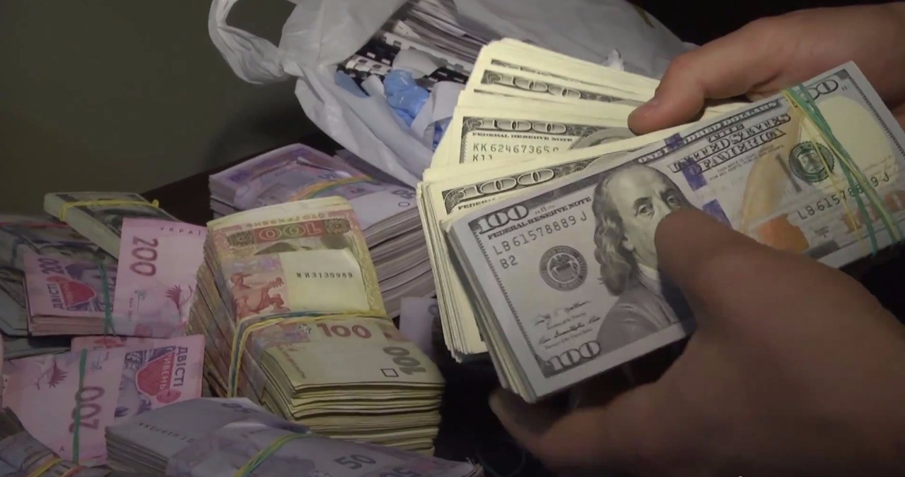 Мошенник получил от киевлянина валюты на 1,3 миллиона - фото 1