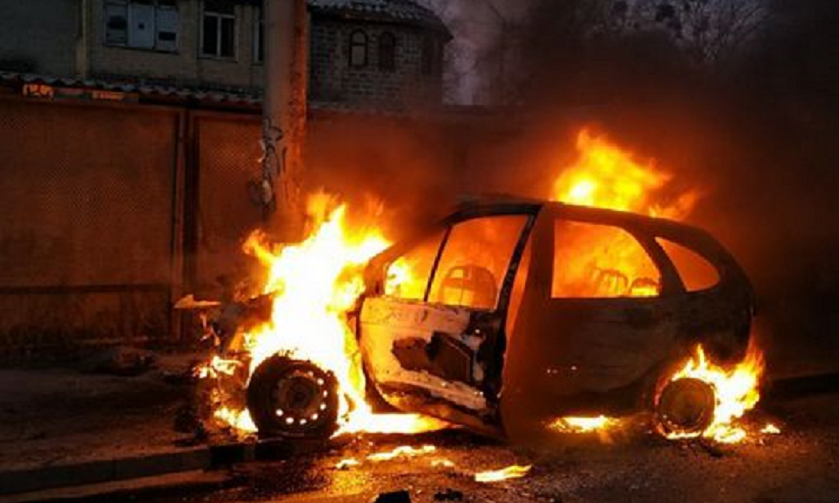 В Киеве сгорела иномарка - фото 1
