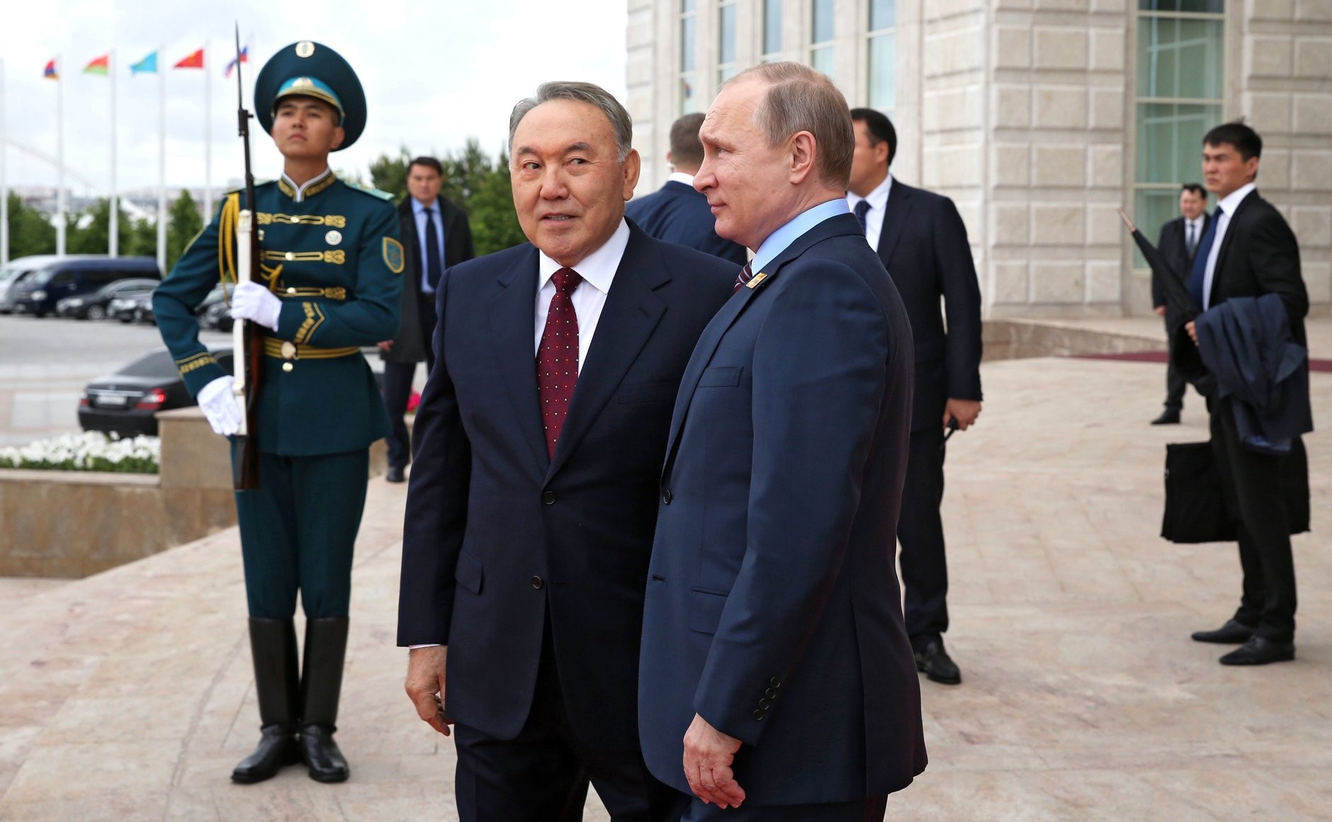 Советовался: бывший президент Казахстана перед отставкой позвонил Путину - фото 1