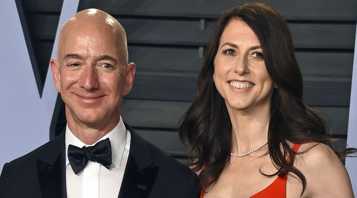 Джефф Безос официально холост - фото 1