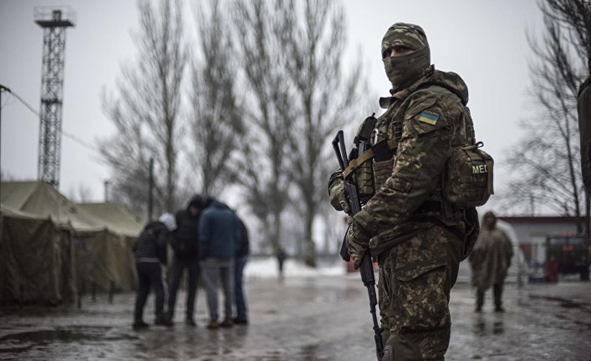 Украинские военные сдерживают российских террористов - фото 1