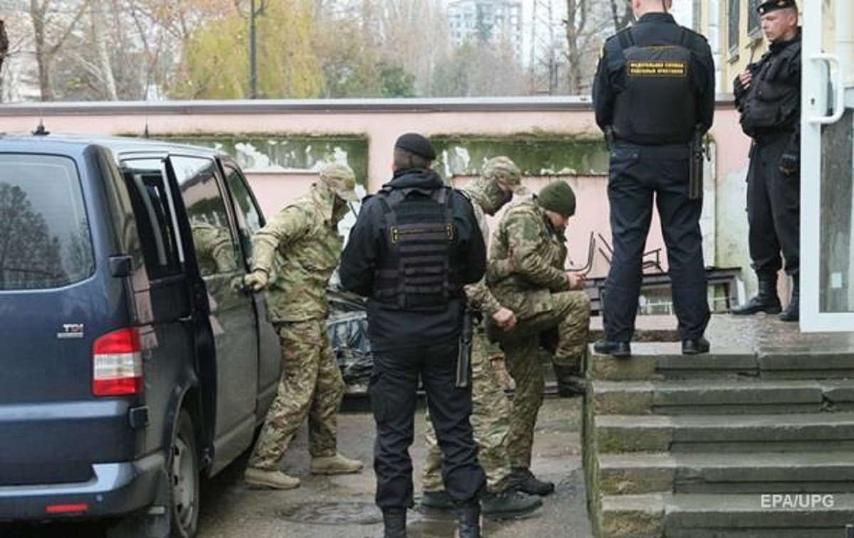 Украинские моряки в плену: в РФ признали их узниками Кремля - фото 1