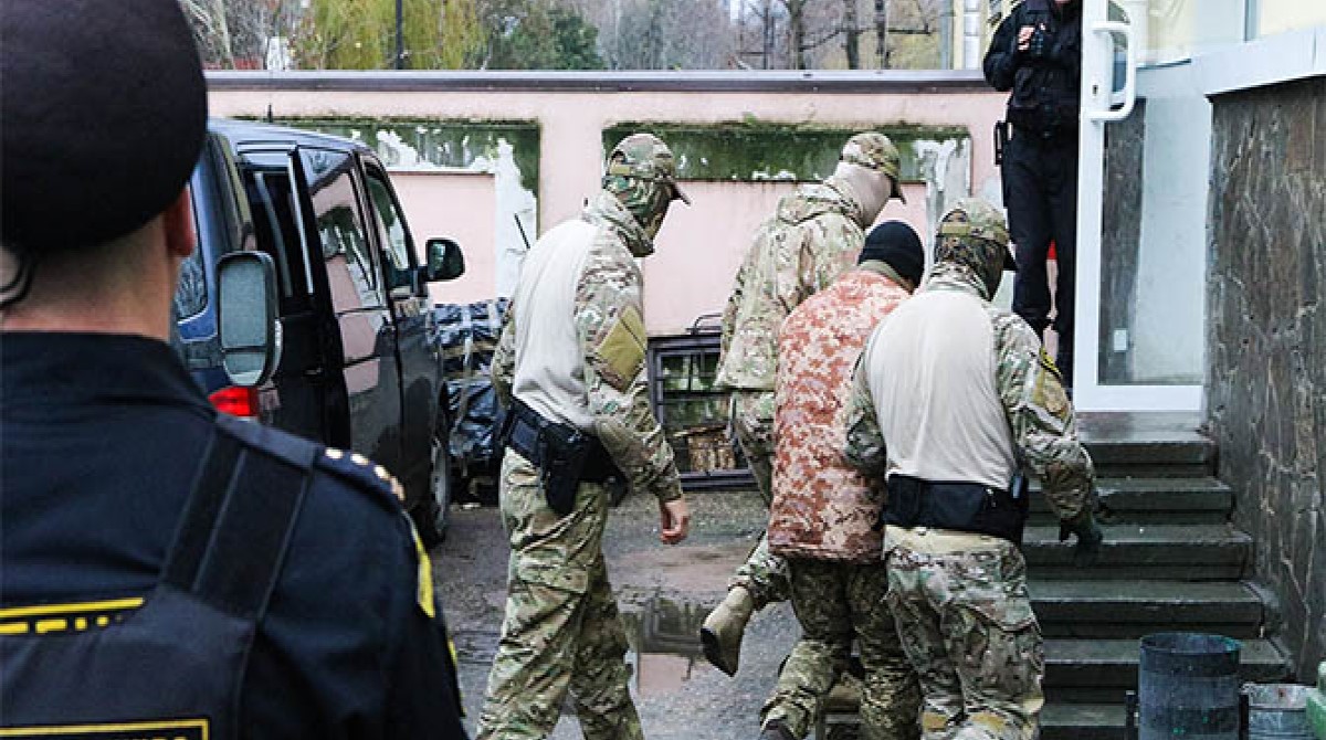  Россия продлит арест украинским морякам - фото 1