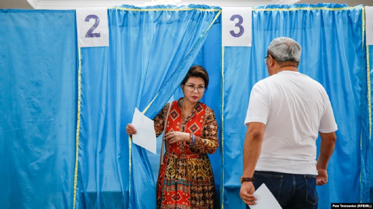 В Казахстане прошли выборы  гаранта - фото 1