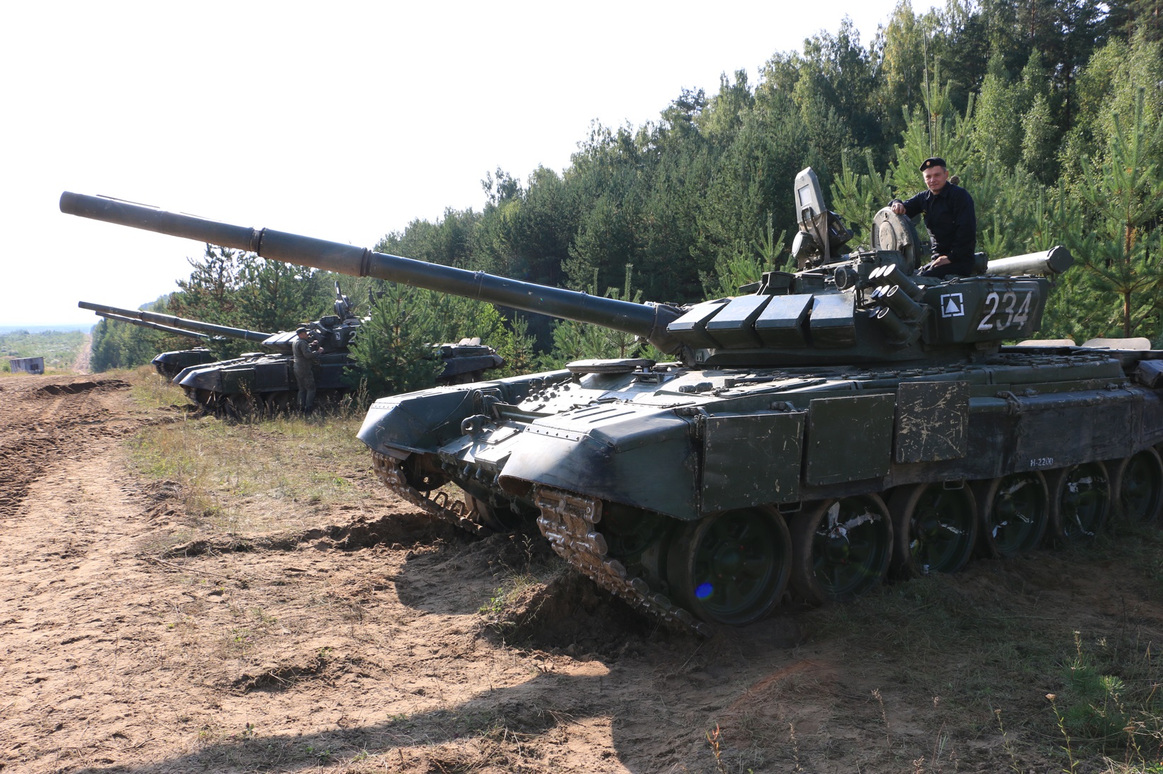 Россия наращивает мощность войск у границы с Украиной - фото 1