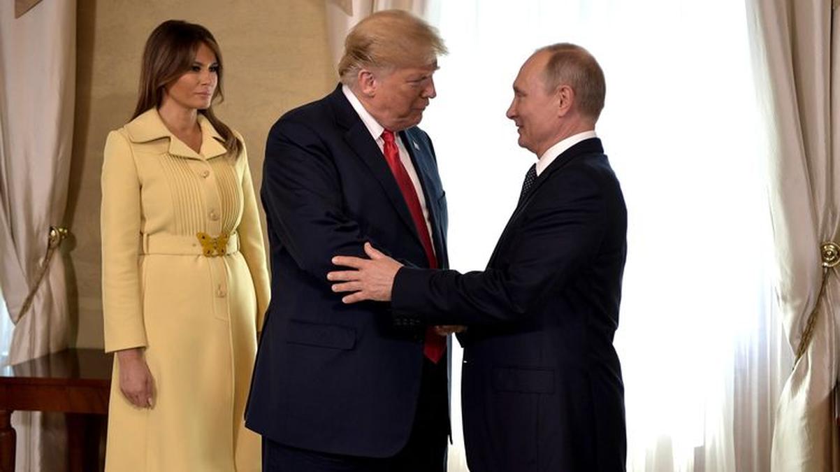 Трамп прилетел с Меланьей, Путин - с Лавровым - фото 1