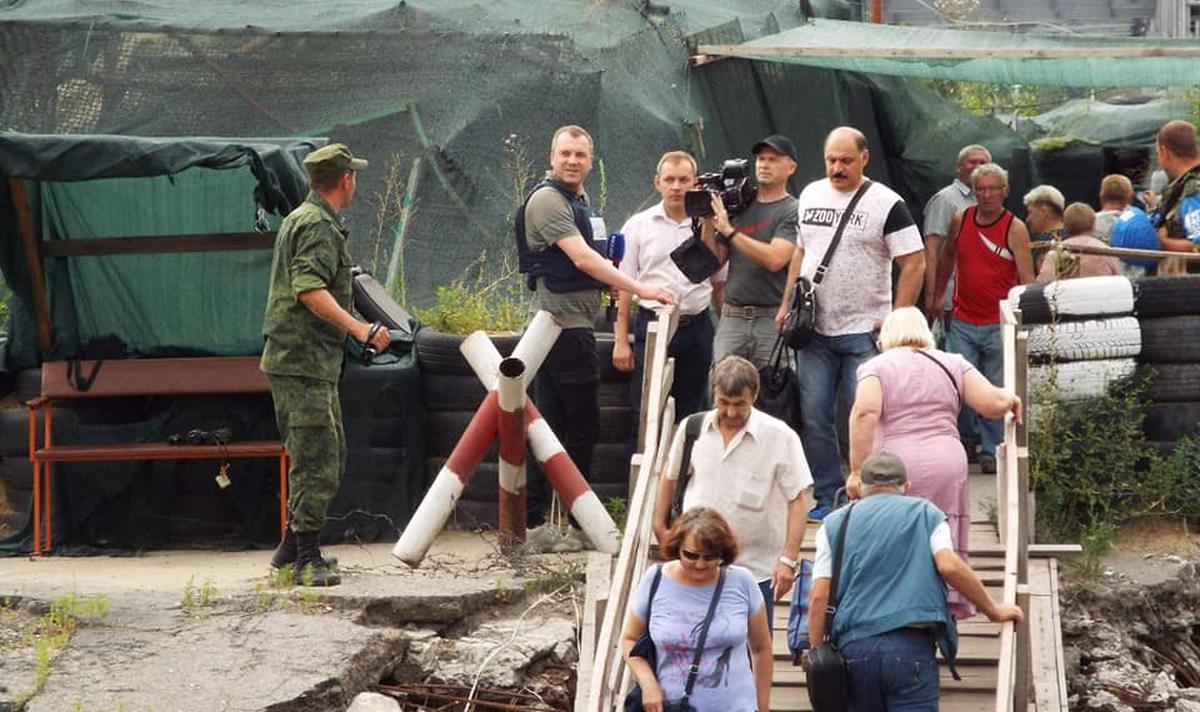 Российские пропагандисты потусили в Станице Луганской - фото 1