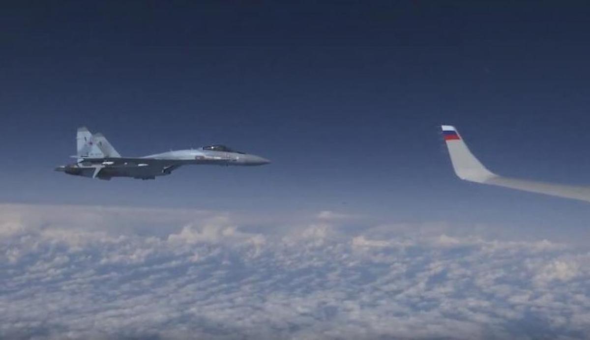 Самолет Шойгу перехватили истребители НАТО - фото 1