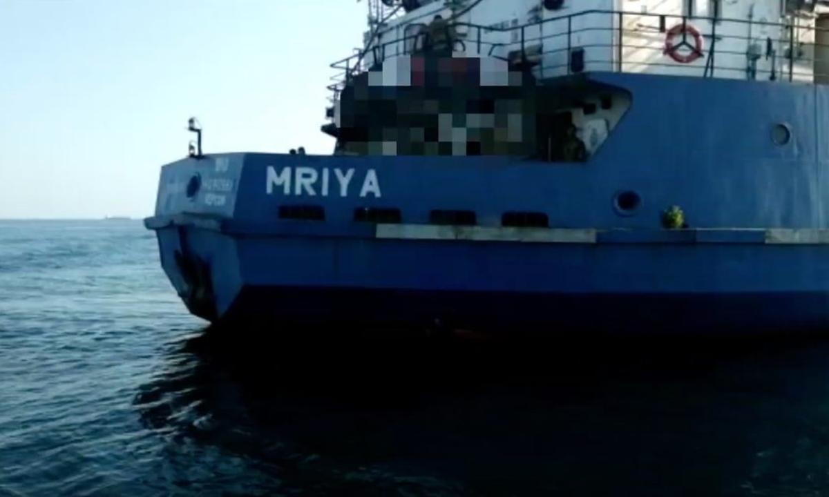 Спецназовцы доставили танкер в порт Херсона - фото 1
