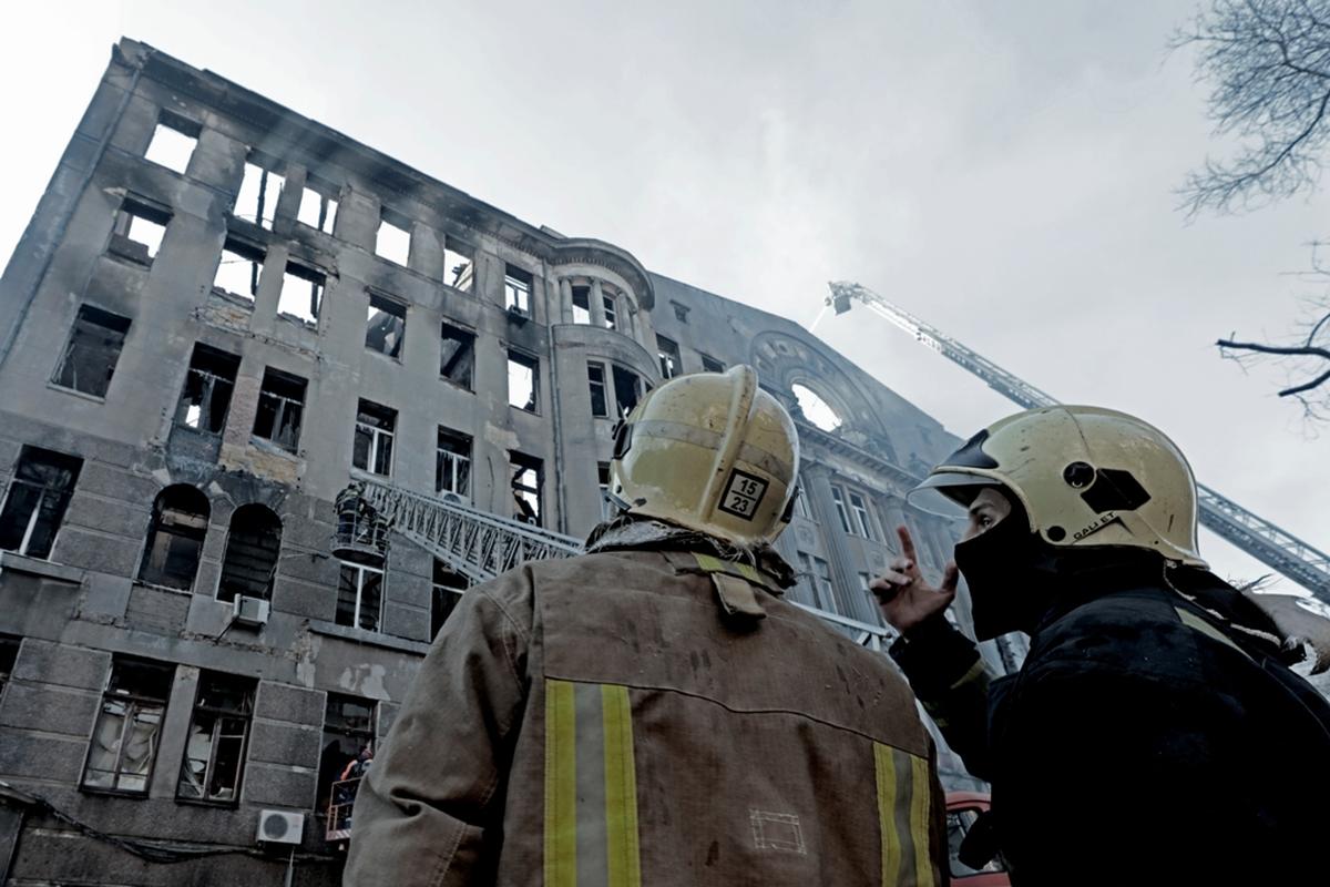 Спасатели нашли тела двоих жертв пожара в Одессе - фото 1