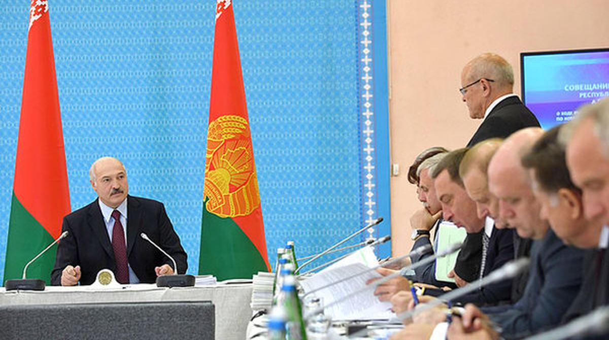 Лукашенко задумал предвыборный финт ушами - фото 1