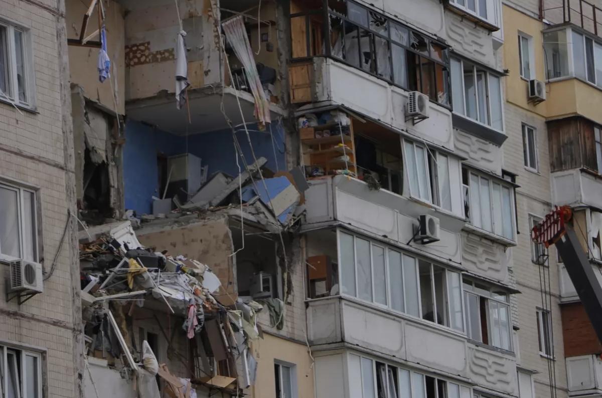 Взрыв дома на Позняках попал на видео - фото 1